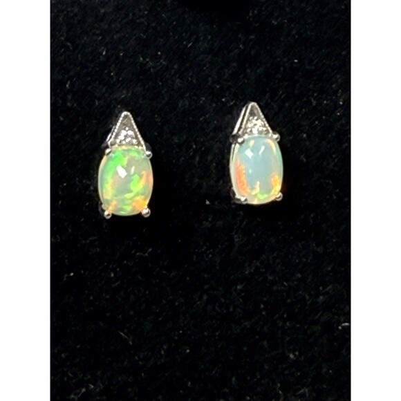 Jarad 1/20 ct tw Diomands 10k White Gold Opal Stud Earrings New - Picture 6 of 11